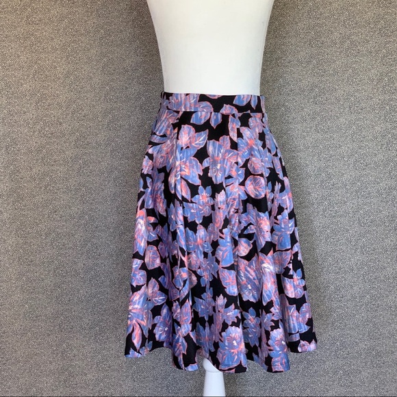 ✨💫Print Midi Skirt✨💫 - Picture 3 of 3